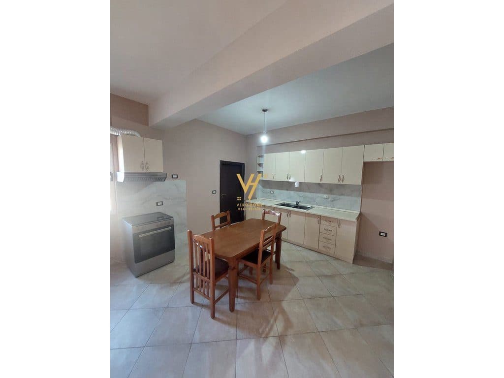 JEPET APARTAMENT 2+1+BLK ME QERA TE TREGU ELEKTRIK 45.000 LEKE