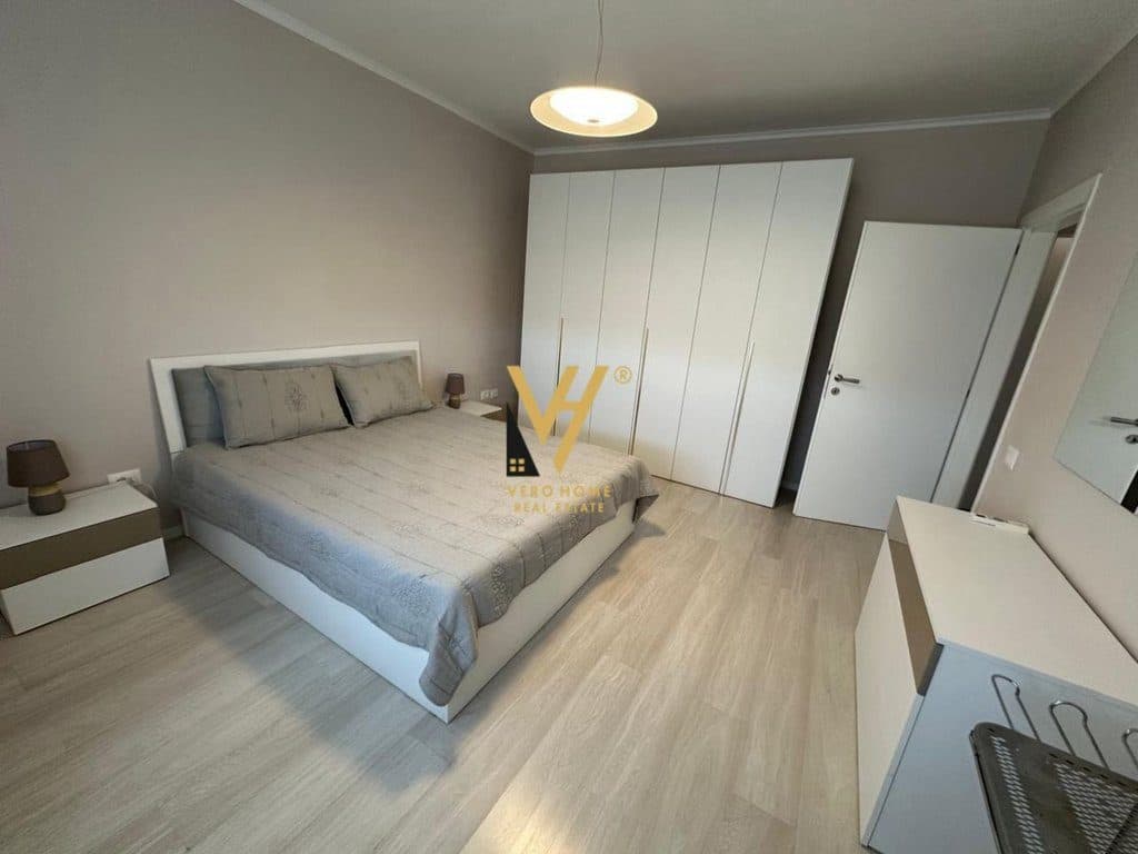JEPET APARTAMENT 3+1+2+BLK ME QERA TE ISH EKSPOZITA 1.300 EURO 3