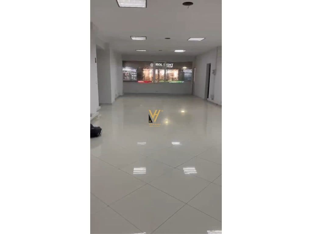 JEPET ZYRE 160 M2 ME QERA NE ASTIR 2.000 EURO