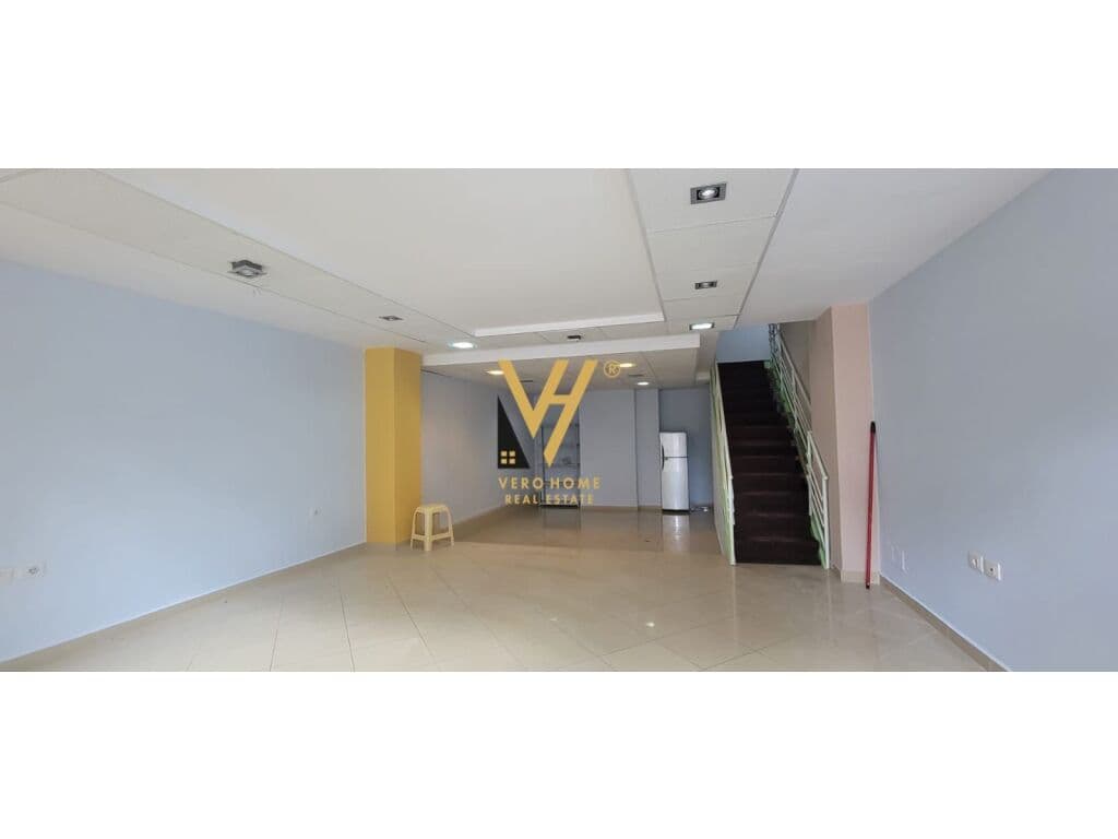 Jepet dyqan dublex me qera te Rruga e Elbasanit 125 m2 3