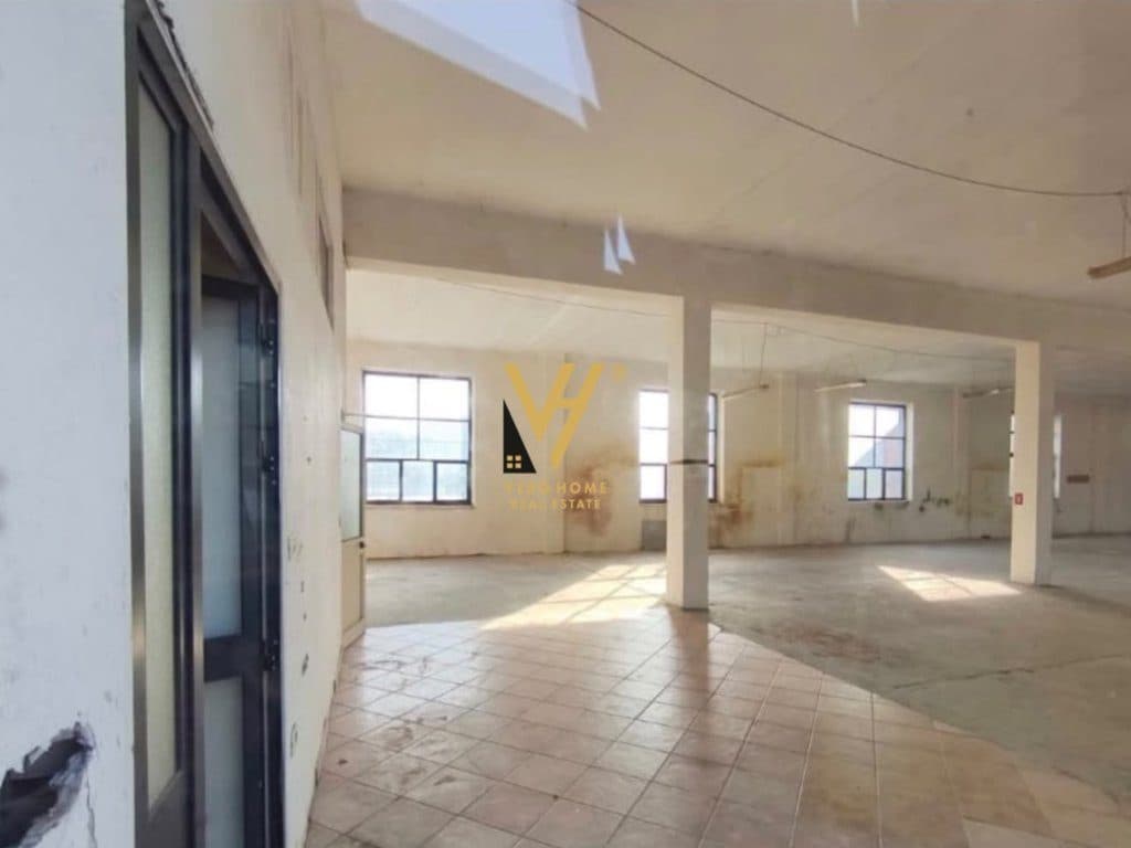 JEPET MAGAZINE 540 M2 TE RRUGA E KAVAJES 250.000 LEKE