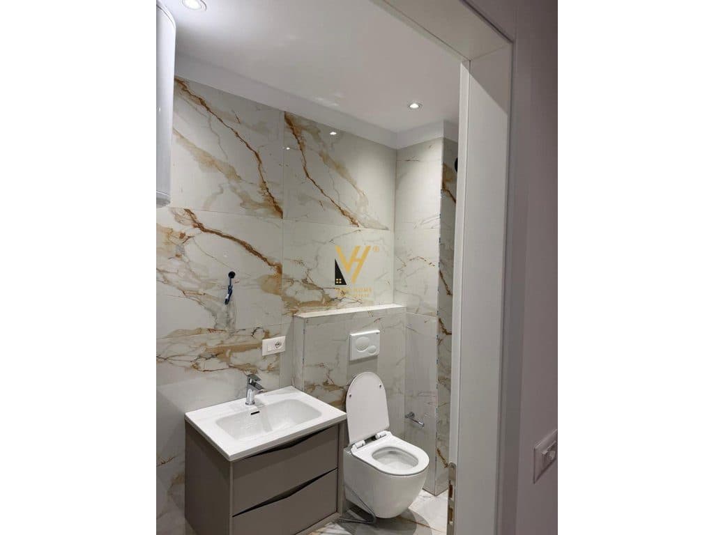 JEPET ZYRE 60 M2 ME QIRA TE STACIONI I TRENIT 750 EURO 4