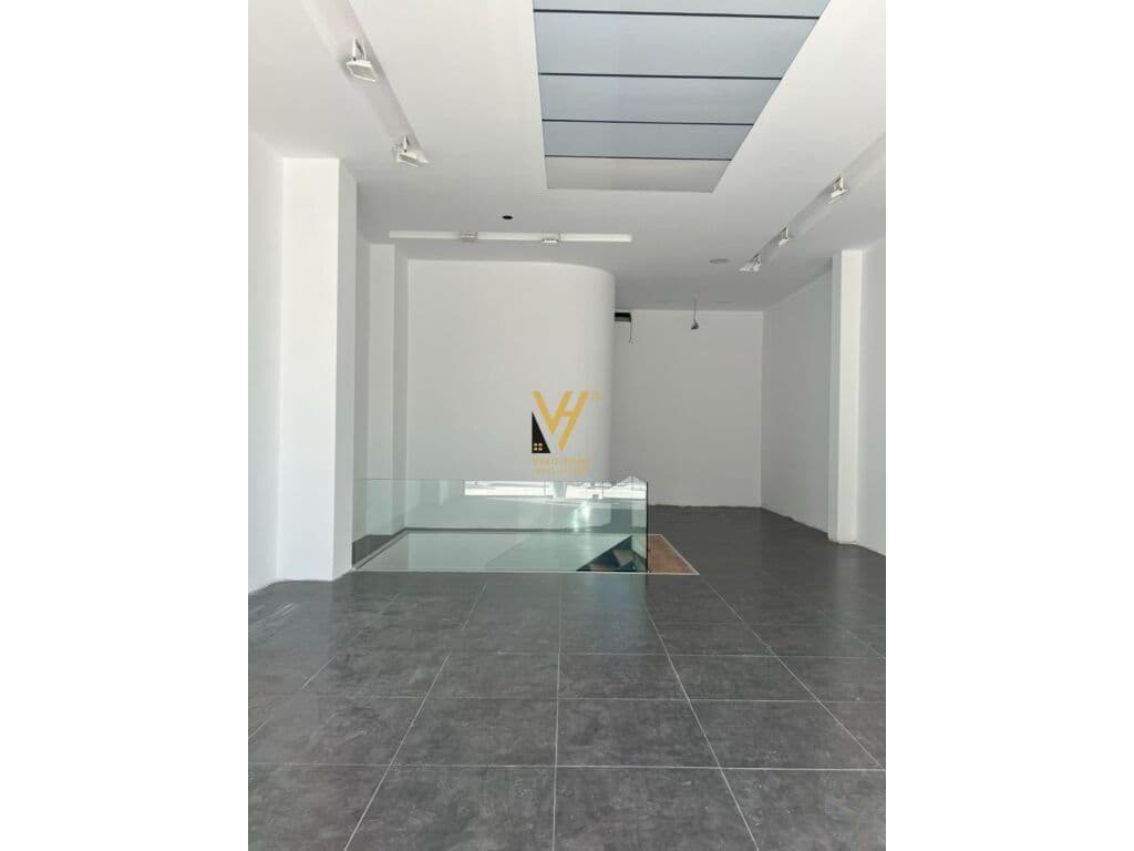 Jepet Dyqan Duplex me qera te Drejtoria e Policise , Myslym Shyri 190 m2