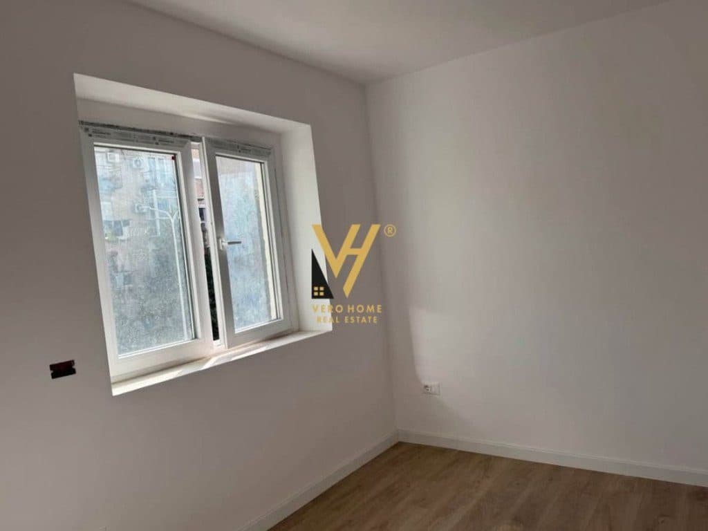 JEPET ZYRË 60 M2 ME QERA TEK RRUGA BARDHYL 55.000 LEKE 4
