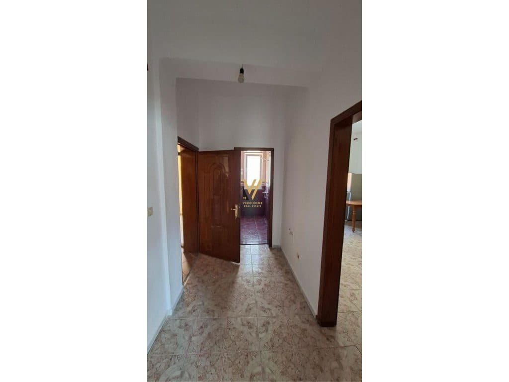 JEPET APARTAMENT 2+1+BLK ME QERA TE RRUGA E DURRESIT 50.000 LEKE 4
