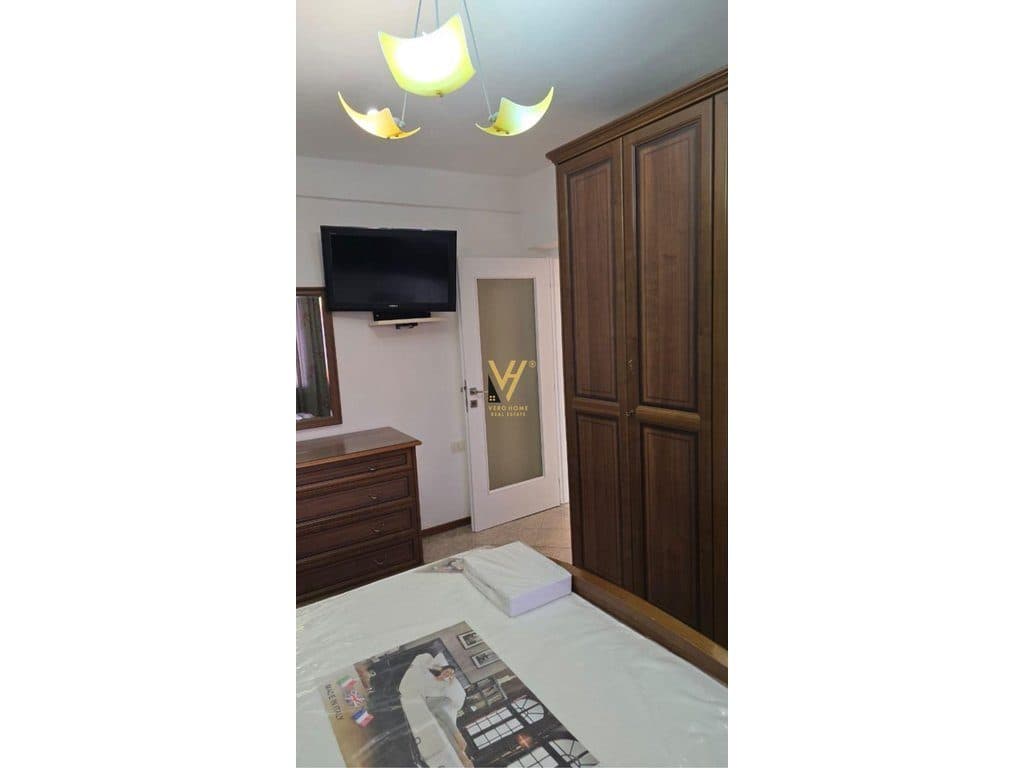 JEPET APARTAMENT 2+1 ME QERA TE MEDRESEJA 55.000 LEKE 2