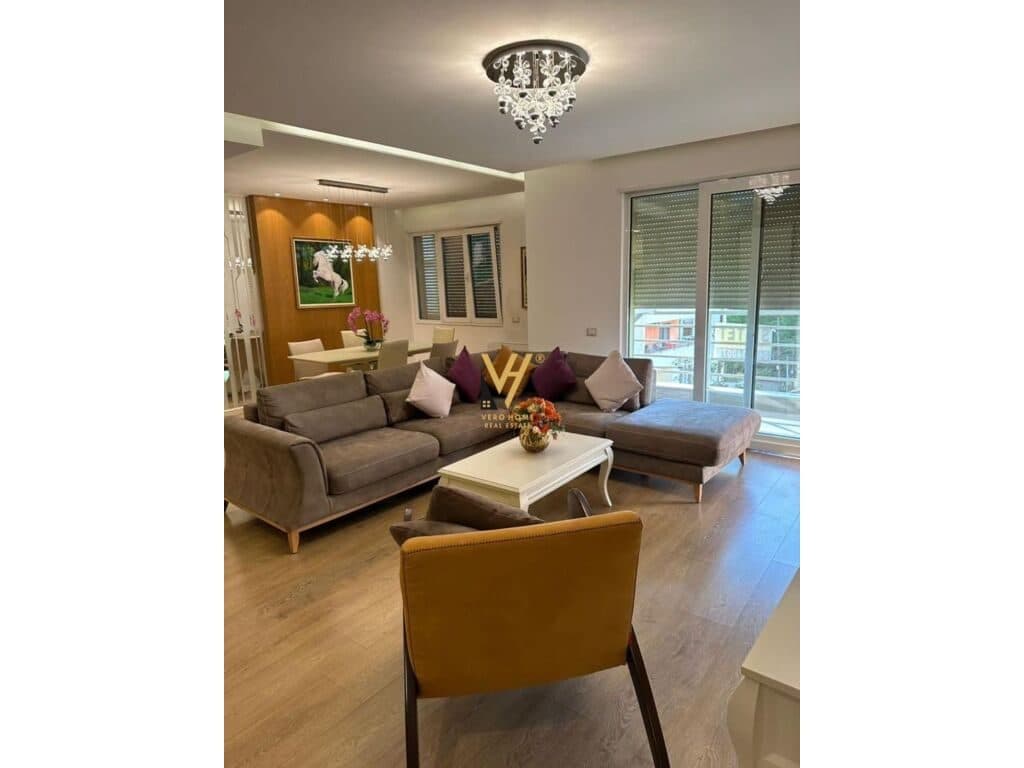 Shitet Apartament 2+1 te Rruga Bardhyl 118 m2 4