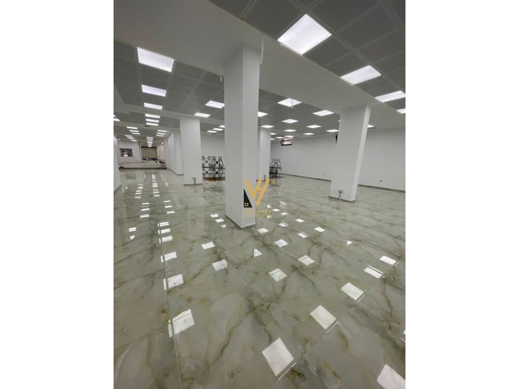 Jepet ambient komercial me qera ne Porcelan 1330 m2 2