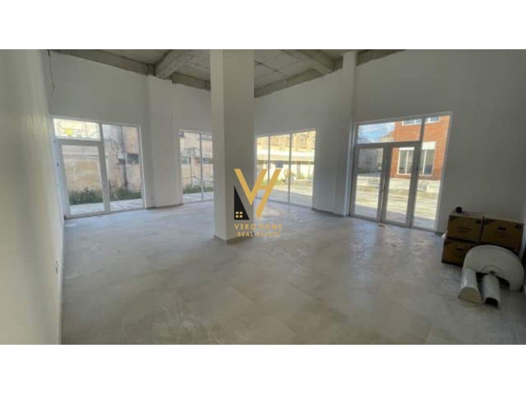 JEPET DYQAN 70 M2 ME QERA TE RRUGA E DIBRES 500 EURO