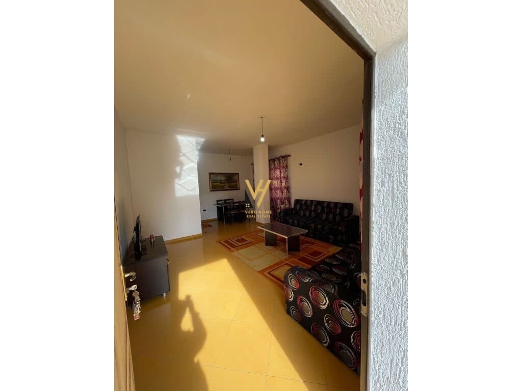 Jepet Apartament 1+1 me qera ne 21 Dhjetori 80 m2
