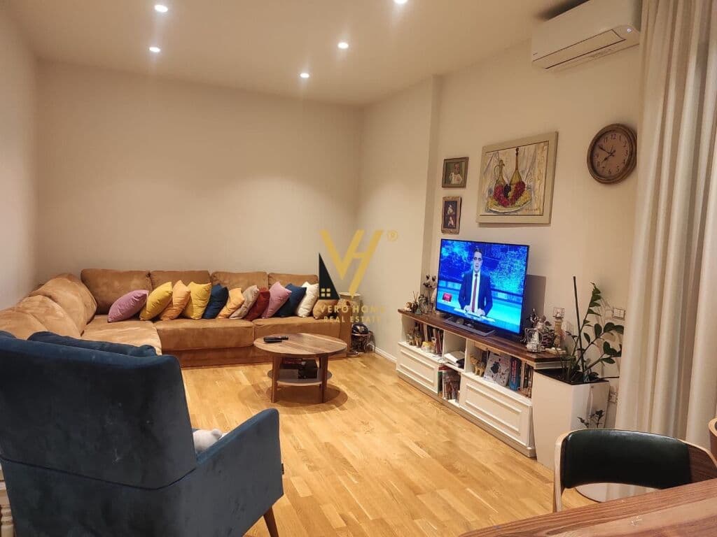 Jepet Apartament 2+1+2+ballkon me qera te Rruga e Barrikdave 108 m2 2