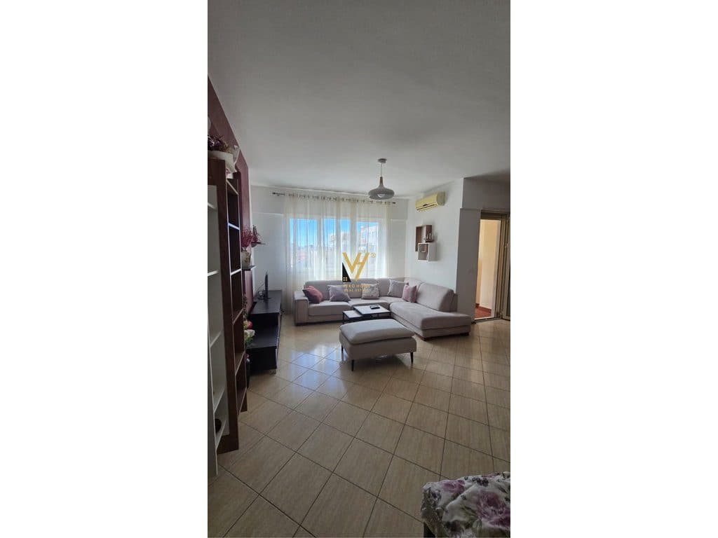 JEPET APARTAMENT 2+1+2+BLK ME QERA TE KOMUNA E PARISIT 80.000 LEKE
