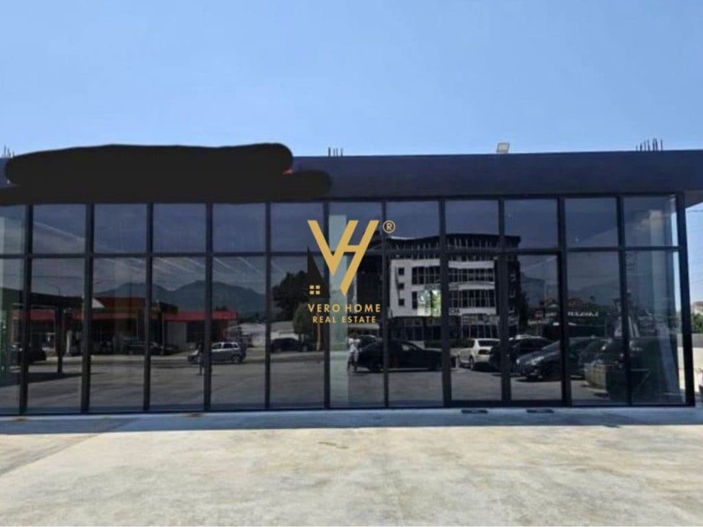 JEPET AMBIENT BIZNESI 210M2 ME QERA TE URA E TAPIZES 1.000 EURO