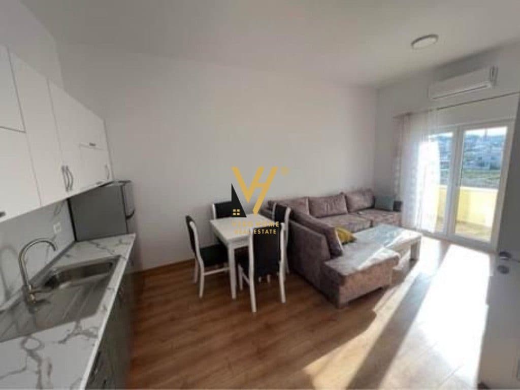 JEPET APARTAMENT 2+1 ME QERA NE KAMEZ 320 EURO 2