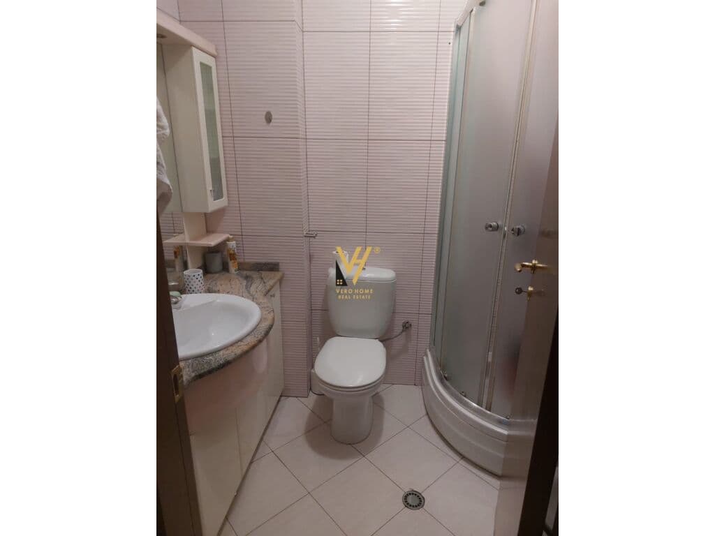 Jepet Apartament 1+1 me qera ne Qender 60 m2 2