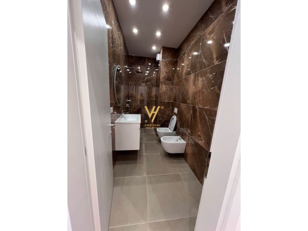 Jepet Zyre me qera te Garden Building , Rruga e Kavajes 160 m2