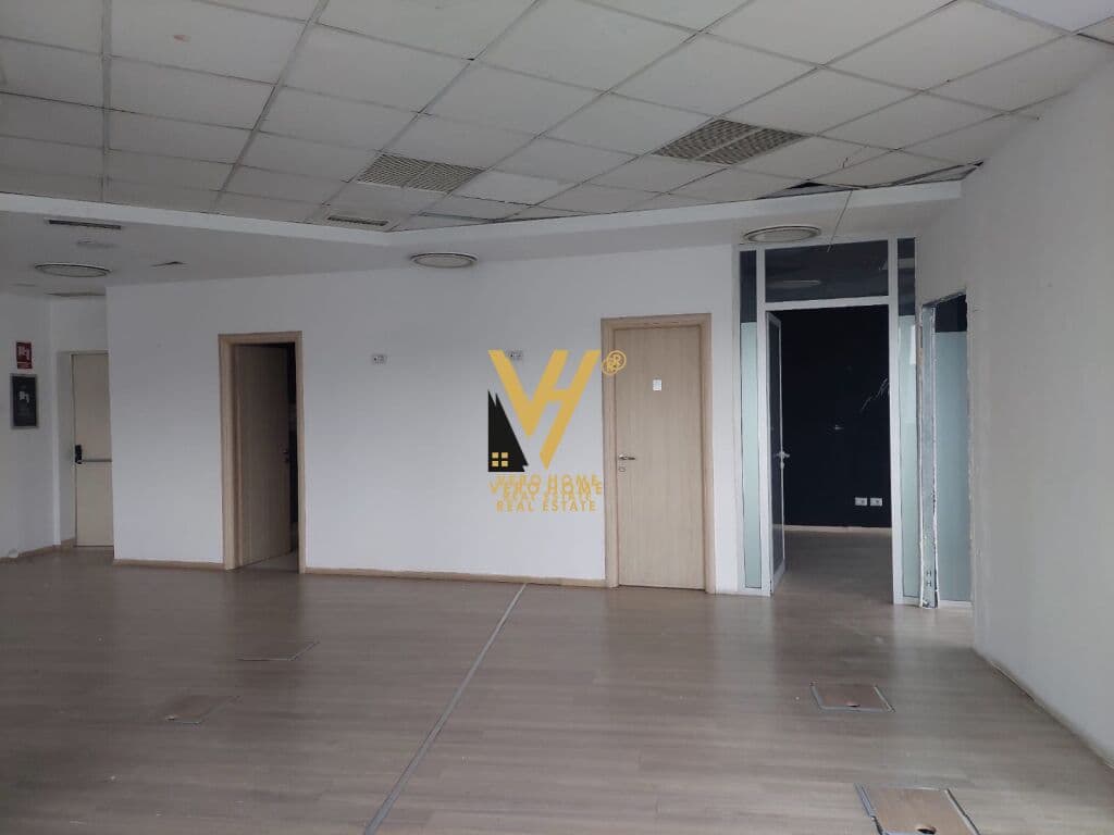 JEPET ZYRE 230 M2 ME QERA TE PALLATI ME SHIGJETA 2.600 EURO