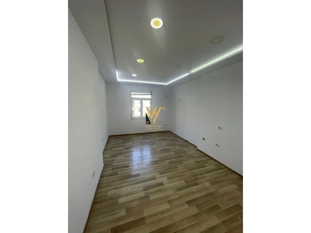 JEPET APARTAMENT 2+1 ME QIRA TE LIBRI UNIVERSITAR 700 EURO