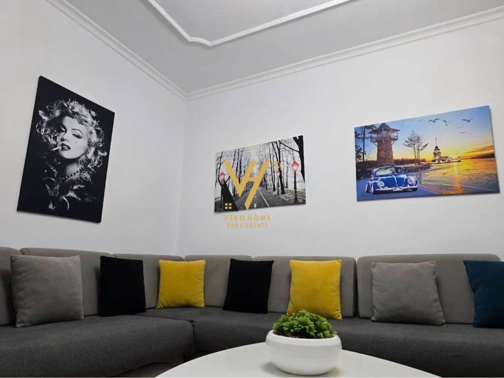 JEPET APARTAMENT 1+1 ME QIRA TE SHKOLLA E KUQE 65.000 LEKE