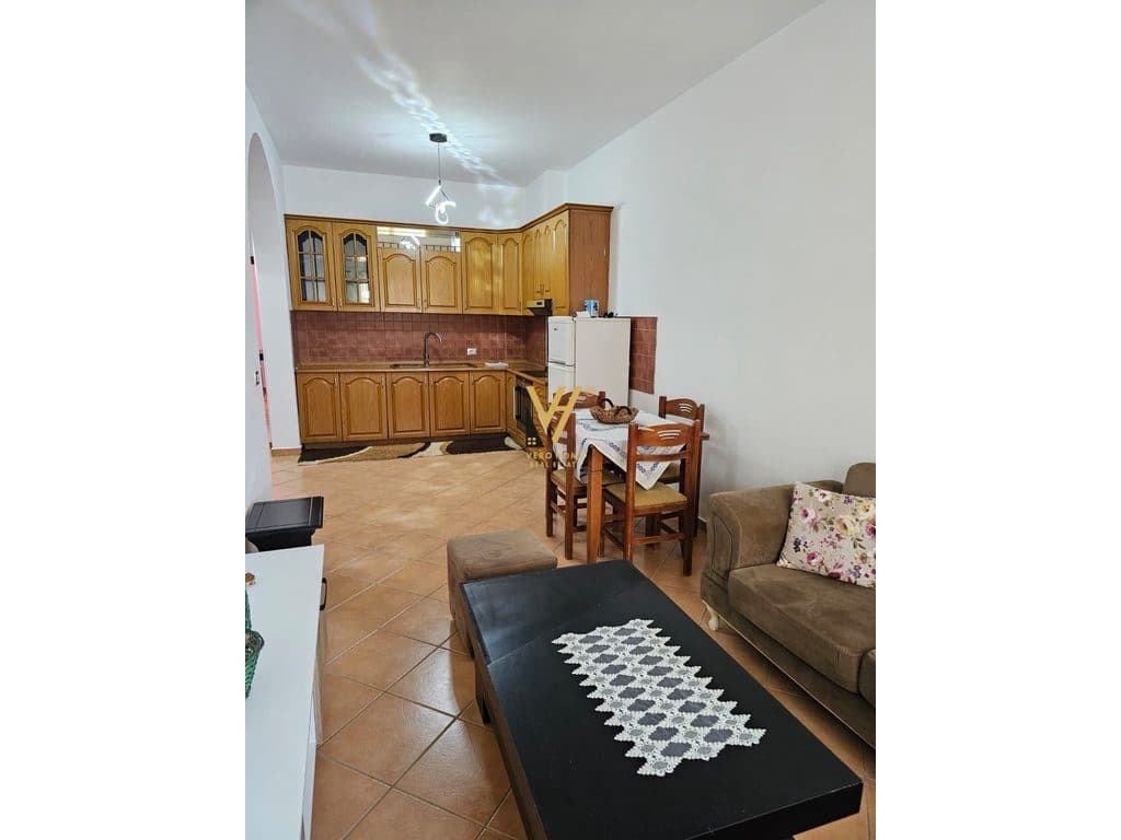 JEPET HYRJE VILE 3+1+3BLK ME QERA NE SELITE 580 EURO 2