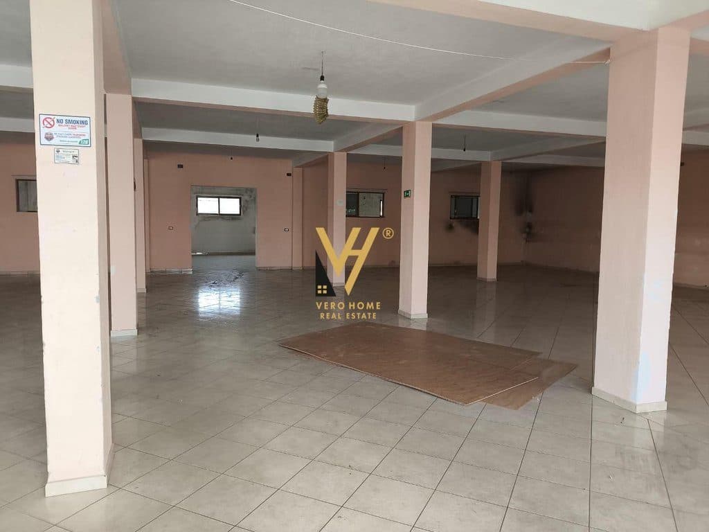 JEPET AMBIENT BIZNESI 1.400 M2 ME QERA NE KAMEZ 3.500 EURO 3