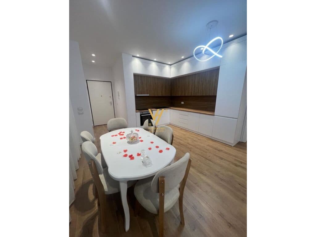Jepet Apartament 2+1+2 me qera te Rruga 5 Maji 174 m2