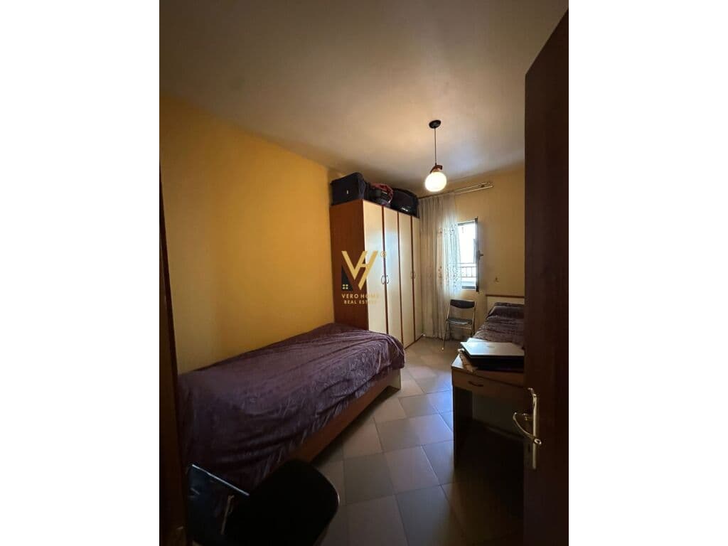 Jepet Vile me qera te Rruga Komuna e Parisit 610 m2 4