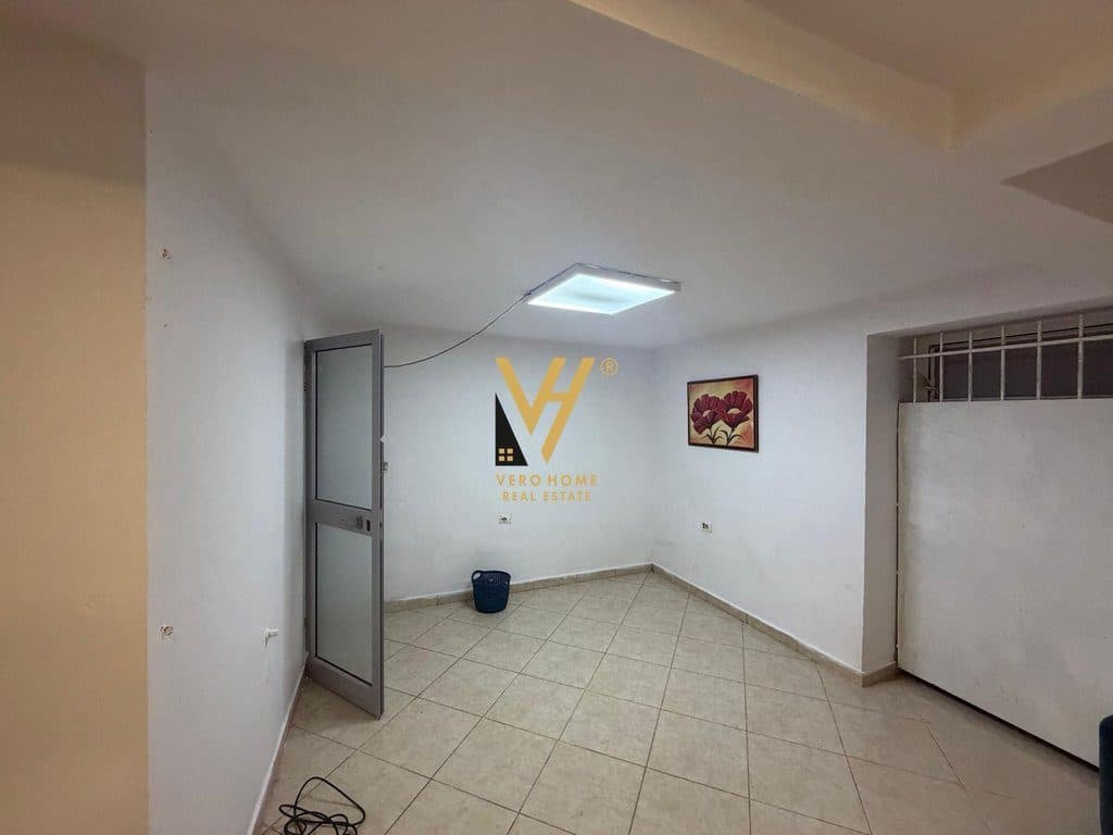 JEPET AMBIENT BIZNESI 23 M2 ME QERA TE STADIUMI DINAMO 30.000 LEKE