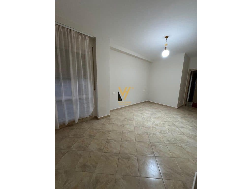 JEPET APARTAMENT 2+1+2BLK ME QIRA TEK ISH TREGU ELEKTRIK 55.000 LEKE 4