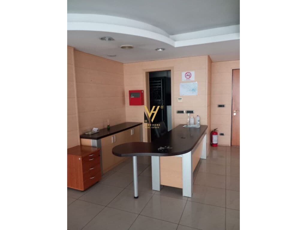 Jepet zyre me qera prane Qendres Kristal 310 m2 3