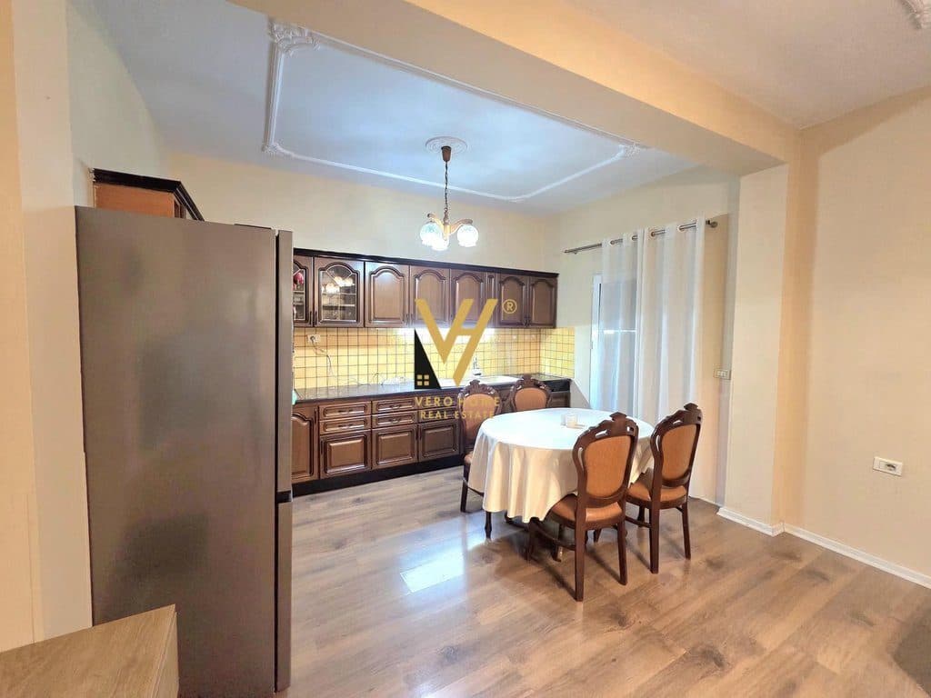 JEPET APARTAMENT 3+1+3+2 BLK ME QERA TEK ISH FUSHA E AVIACIONIT 850 EURO 2