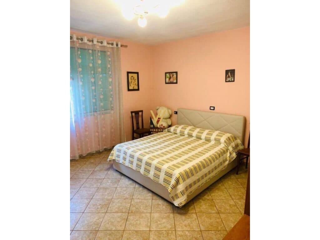 Jepet Vile Dy kateshe me qera te Rruga Kongresi i Manastirit 350 m2 3