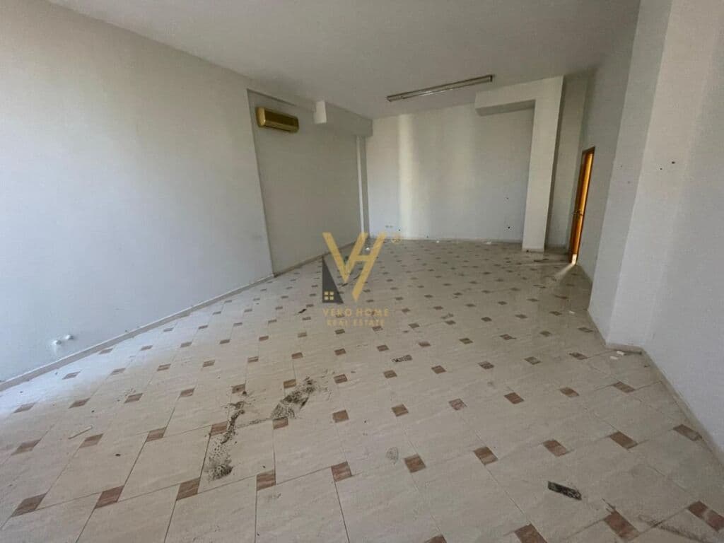 Jepet zyre me qera te Rruga Bardhyl 230 m2 3