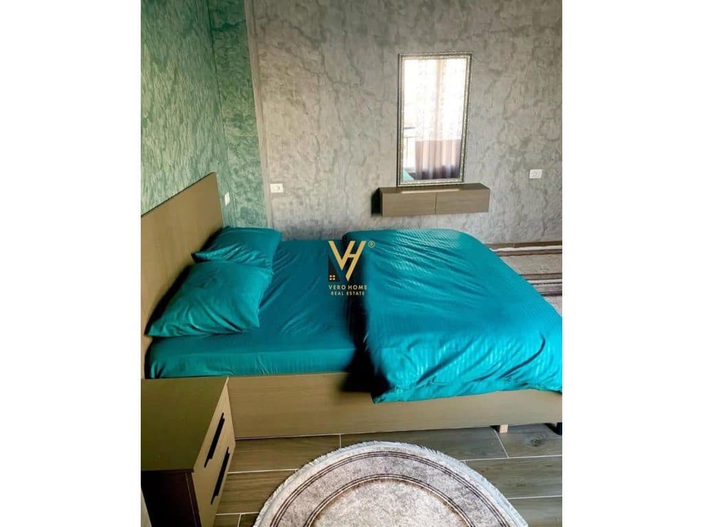 JEPET APARTAMENT 3+1+2+VERANDE ME QIRA TE RRUGA E DIBRES 100.000 LEKE 3