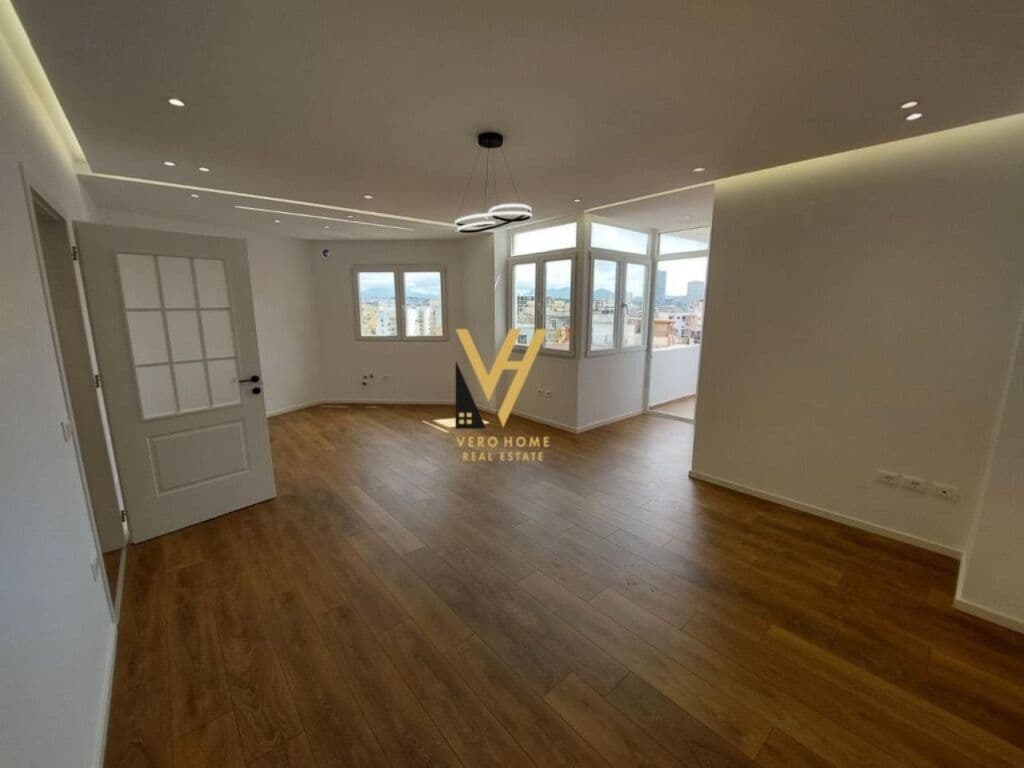 Shitet Apartament 2+1+2+ballkon te Rruga Barrikadave 100 m2 2