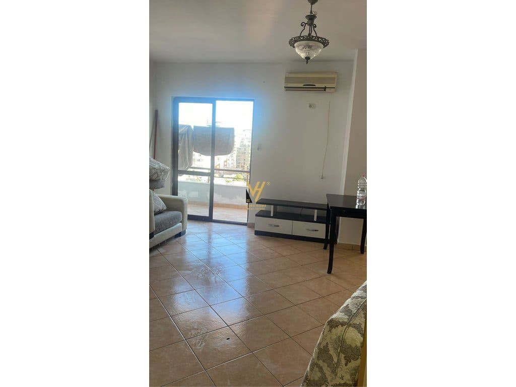 JEPET APARTAMENT 1+1+BLK ME QERA TE RRUGA E BARRIKADAVE 600 EURO
