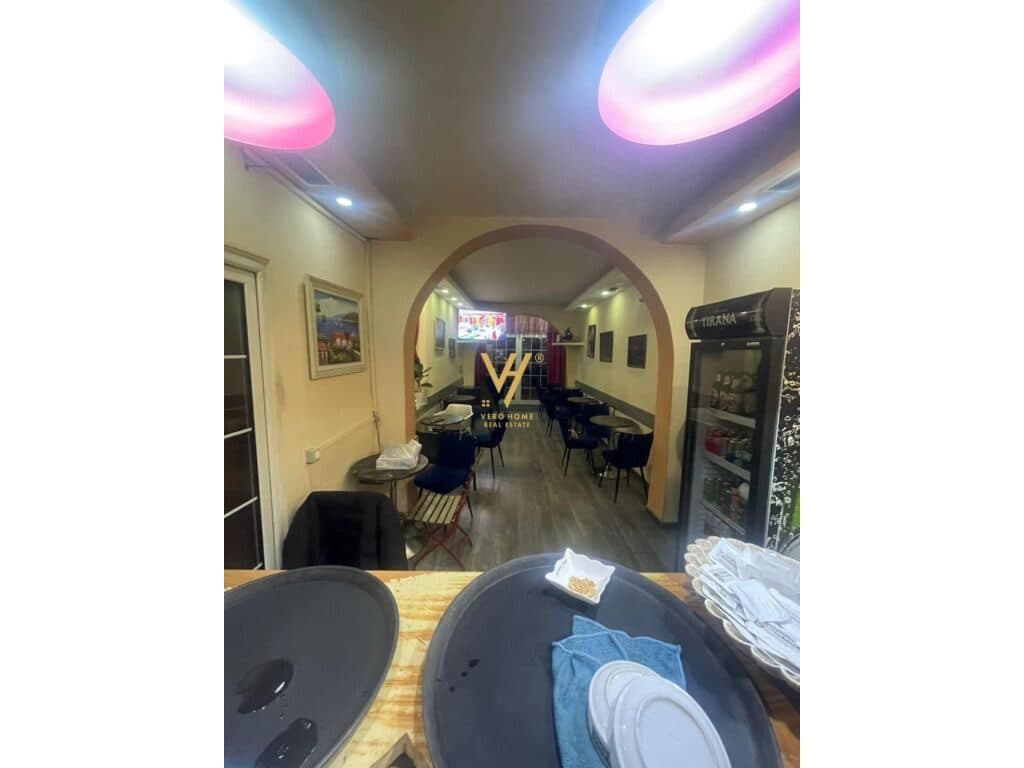 Jepet bar-kafe me qera buze rruges Sulejman Delvina 110 m2 1