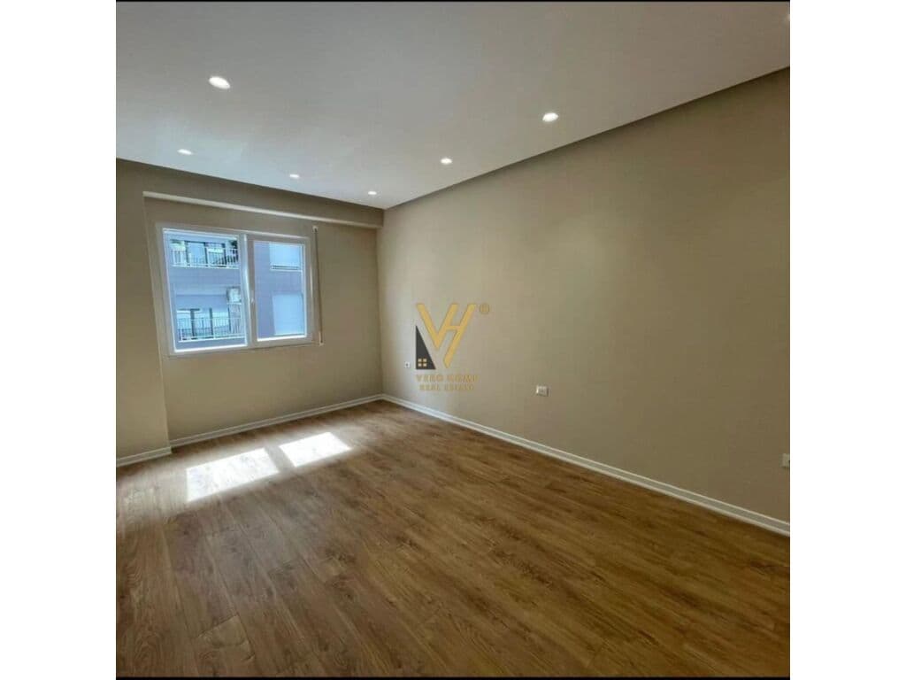 Jepet zyre me qera te Rruga e Dibres 104 m2 3