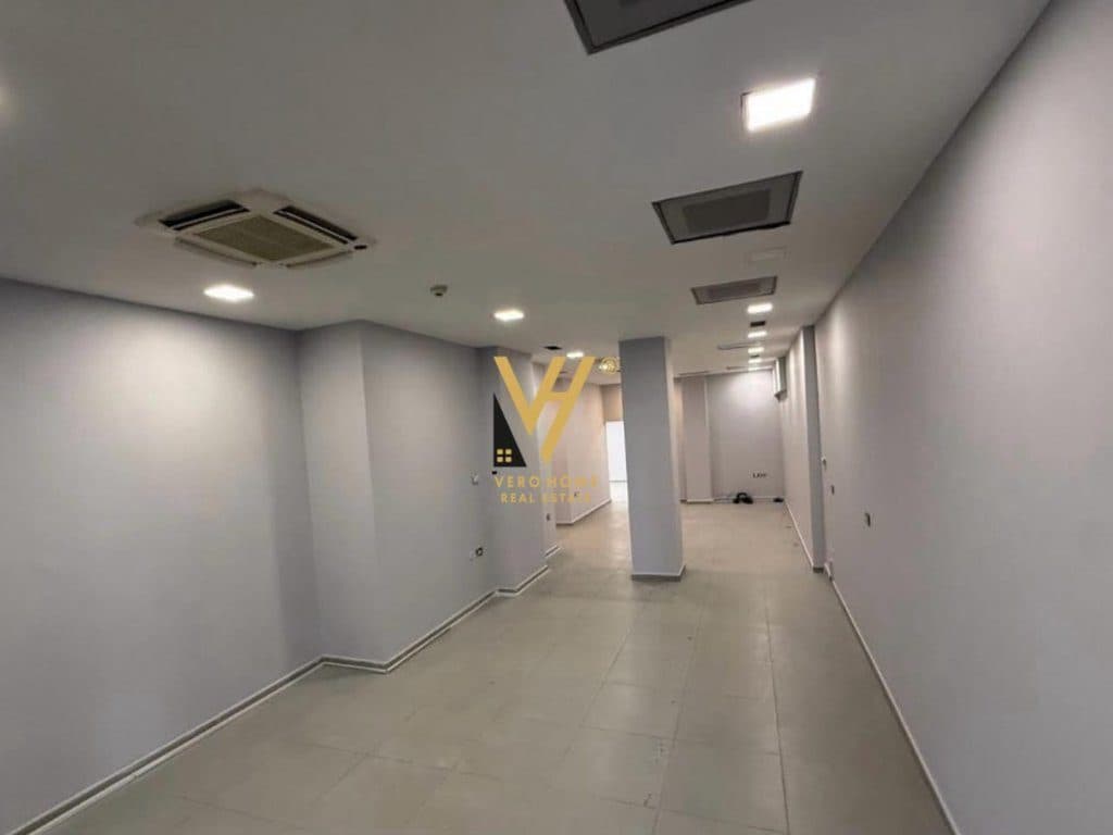JEPET AMBIENT BIZNESI 264 M2 ME QERA TE RRUGA E KAVAJES 850.000 LEKE 2