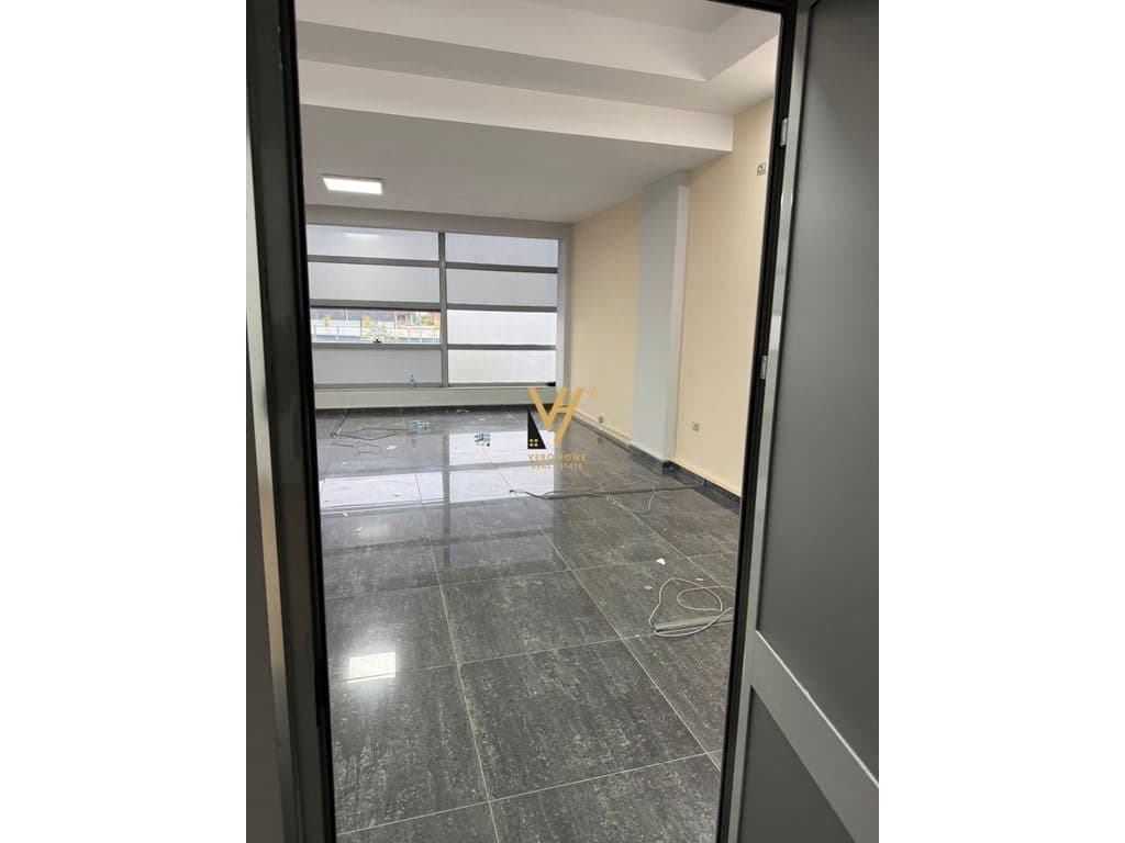 JEPET AMBIENT BIZNESI 75 M2 ME QERA NE ASTIR 60.000 LEKE 3