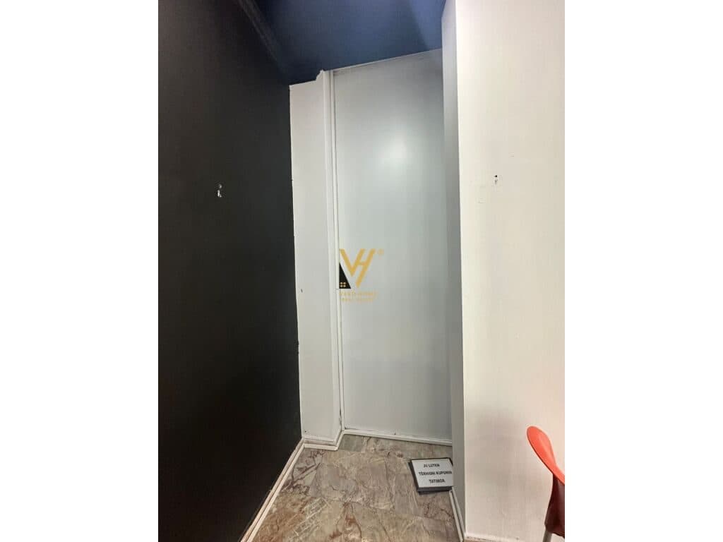 Jepet Dyqan me qera te Rruga e Saraceve 41 m2 3