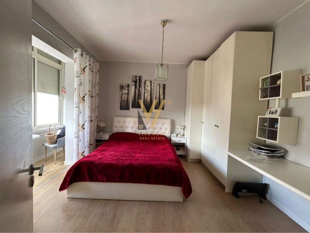Shitet apartament 3+1+2 tek Bulevardi Zogu i Pare 85 m2 2