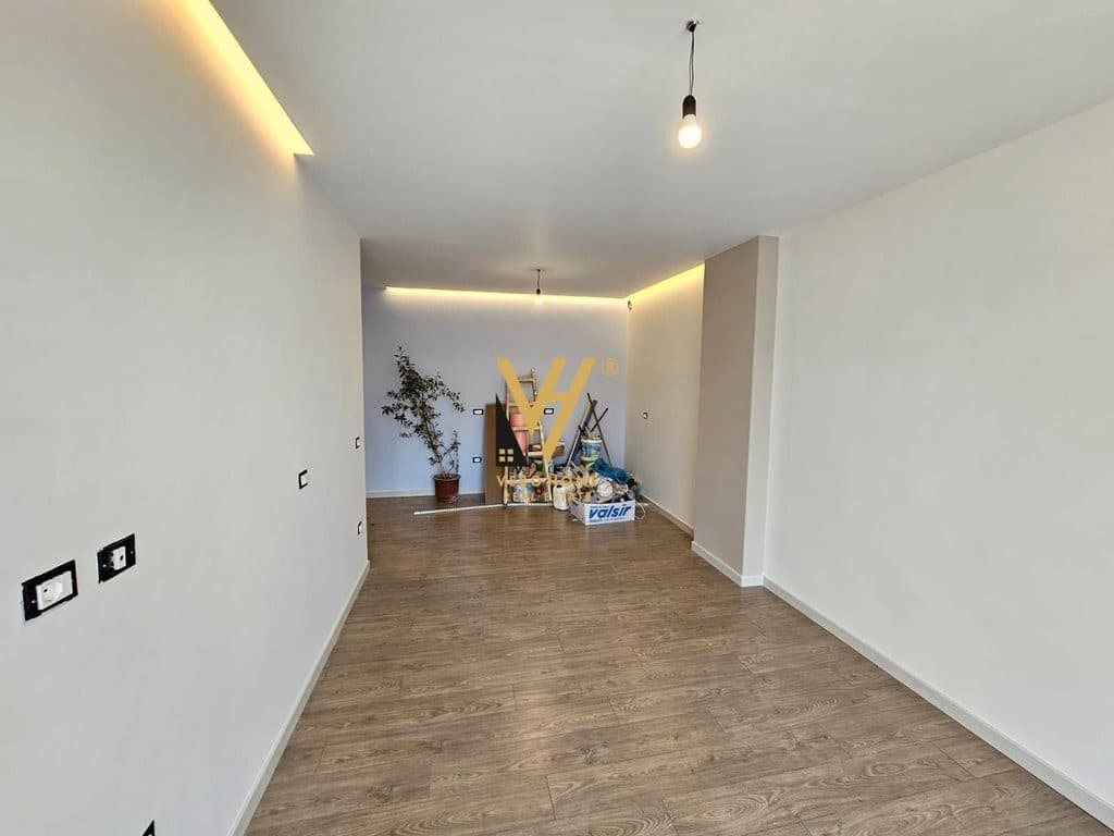 JEPET ZYRE 90 M2 ME QERA TE ZOGU I ZI 95.000 LEKE 2
