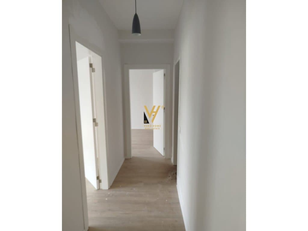 JEPET APARTAMENT ME QERA 2+1+2BLK TE BULEVARDI I RI 55.000 LEKE 4