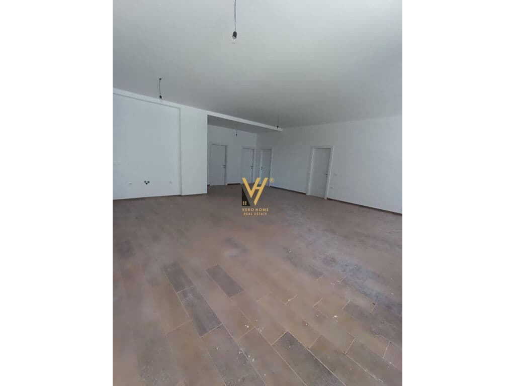 Jepet Apartament 3+1+2 me qera te Kompleksi Zirkon 140 m2