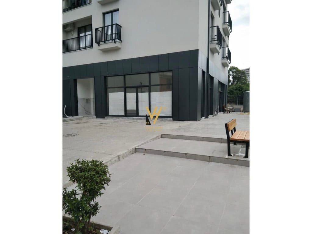 JEPET AMBIENT BIZNESI 48 M2 ME QERA NE DON BOSKO 1.000 EURO