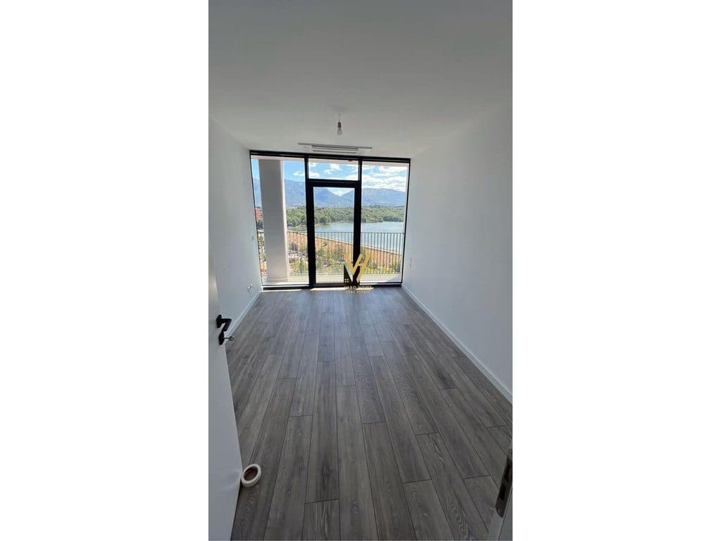 JEPET ZYRE 130 M2 ME QERA TE LAKEVIEW RESIDENCE 1.700 EURO 3