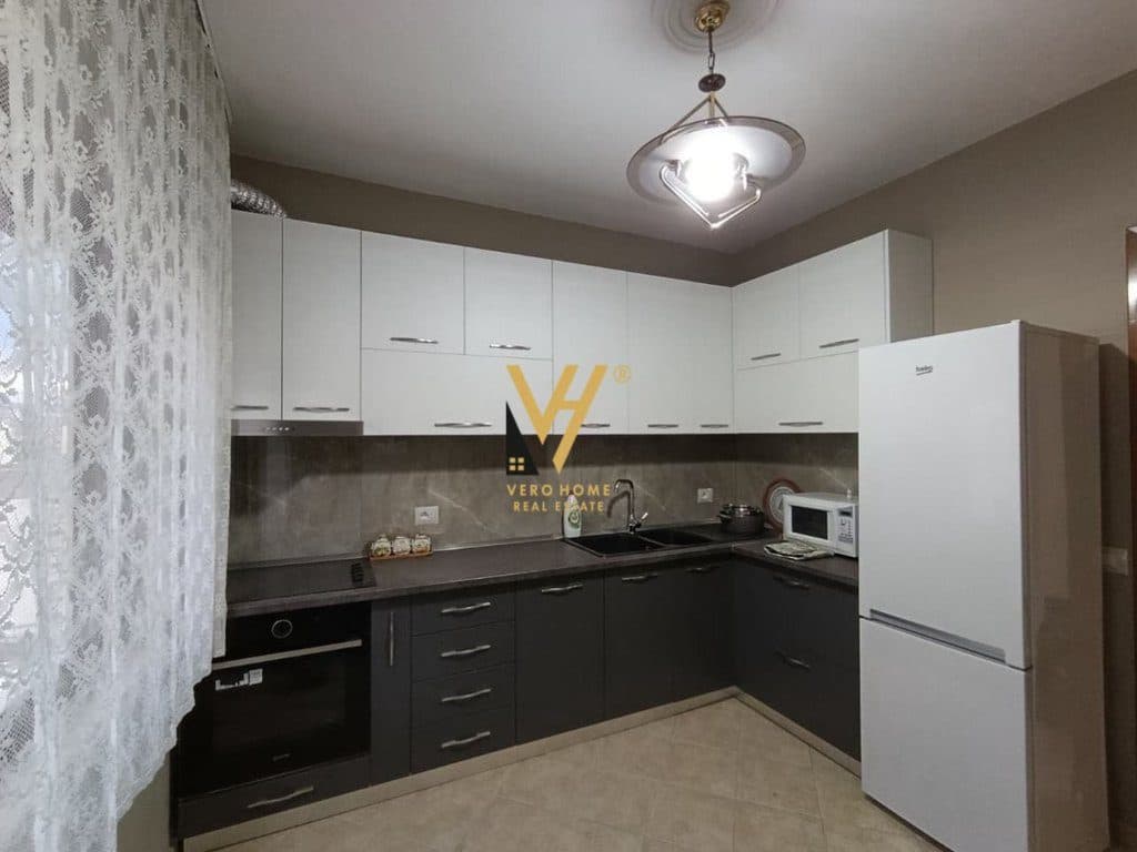 JEPET APARTAMENT 2+1+2+BLK ME QERA TE MINISTRIA E JASHTME 1.000 EURO 2