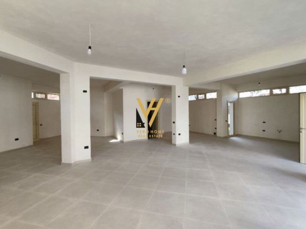 Jepet ambjent biznesi me qera pran Sanatoriumit 150 m2
