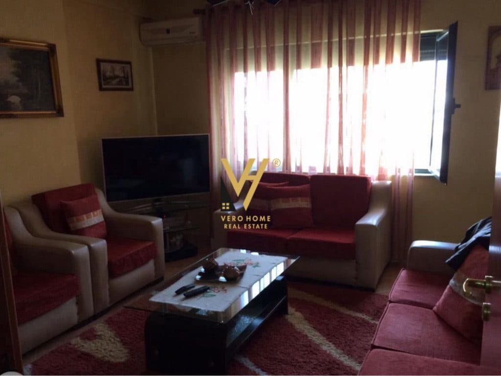 JEPET APARTAMENT 2+1 ME QERA TE STACIONI I TRENIT 50.000 LEKE 3